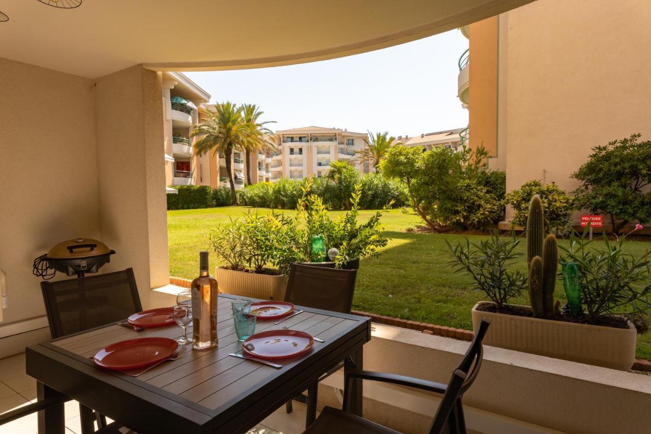 Location Port Frejus, Bord De Mer Exterior photo